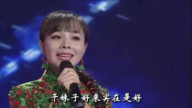 王二妮《崖畔上开花》,崖畔花儿红,当兵的哥哥回来了!