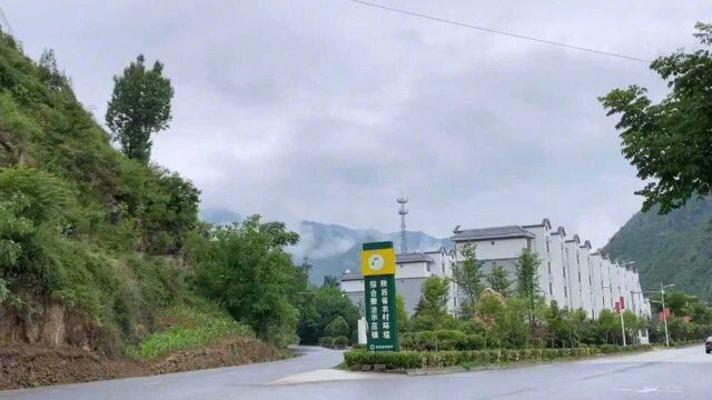 陕西山阳县新农村,小范带您雨中赏景,来感受一下秦岭之美