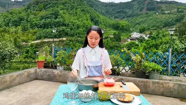 阿蛮自制夏日清爽冷饮,摘鲜花装饰哈密瓜冰淇淋,高颜值美味爽口