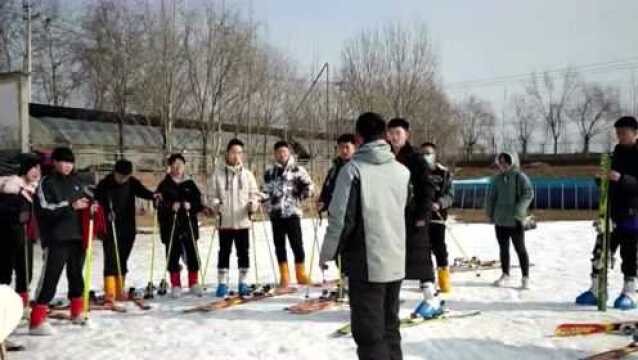 【冰雪运动】让更多孩子感受冰雪乐趣蠡县举办趣味冰雪运动会