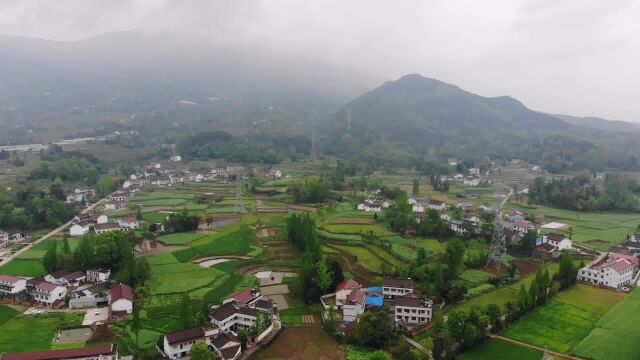 自驾游穿过汉中盆地,欣赏汉江上游风景,航拍南湖景区