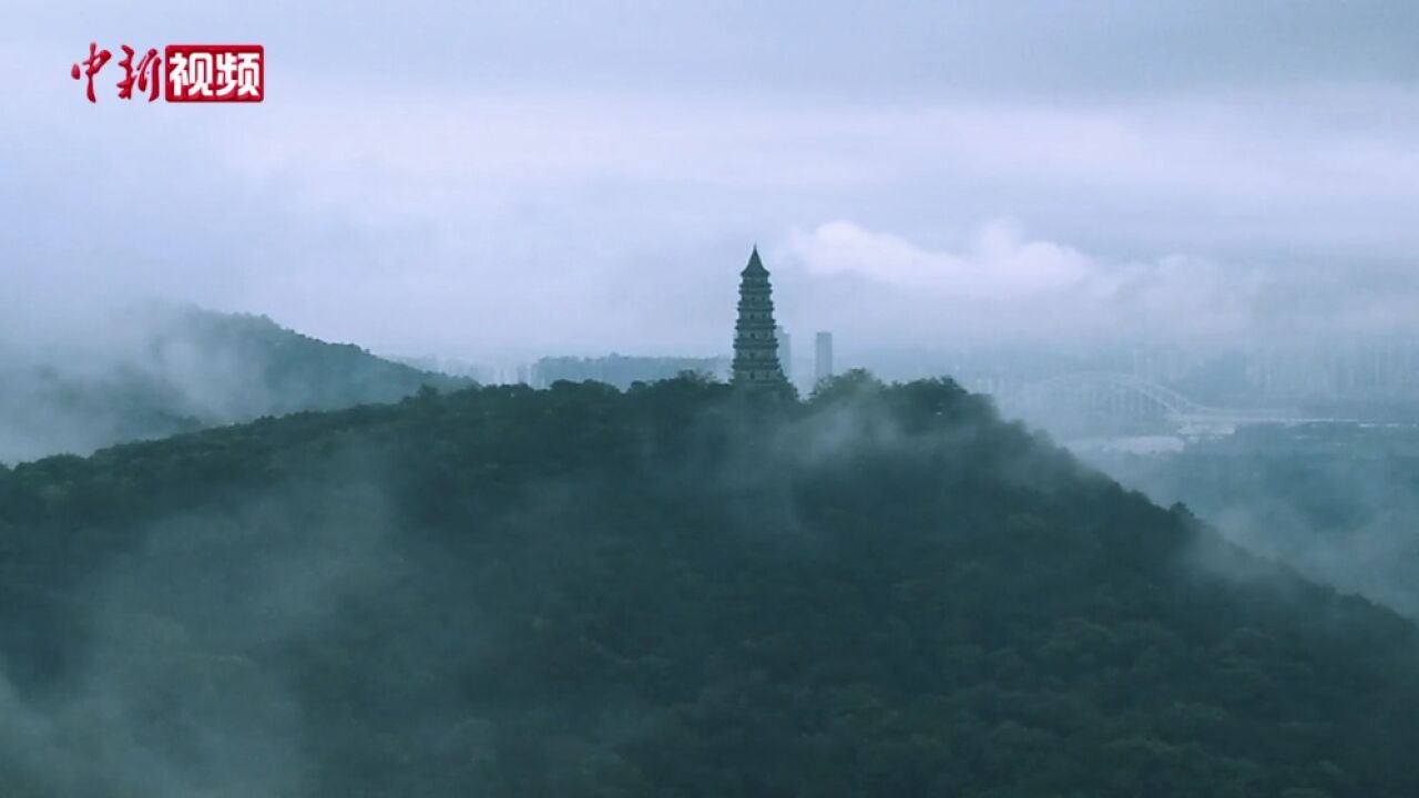 航拍广西南宁青秀山雨后“仙气飘飘”