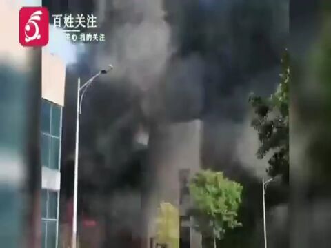 宿州一厂房燃爆炸飞窗户!升腾滚滚黑烟!