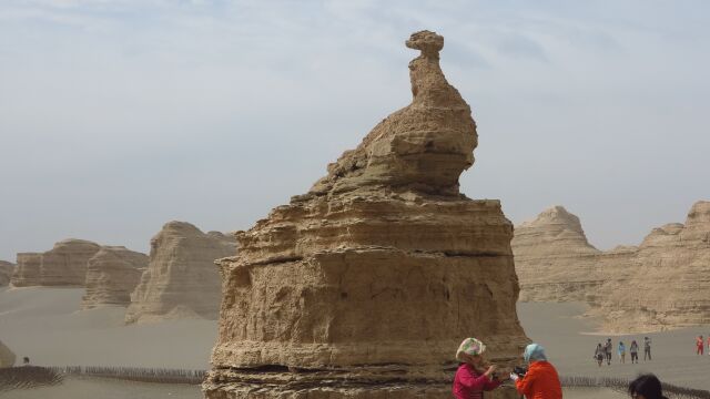 戈壁滩上的西海舰队——敦煌雅丹世界地质公园