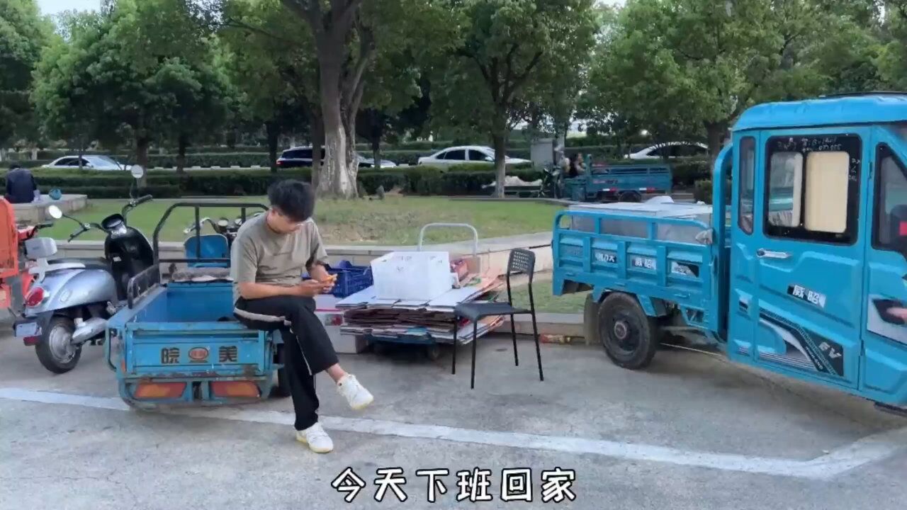 把20块买来的旧凳子改成一千多的高飞狗狗凳是什么体验?