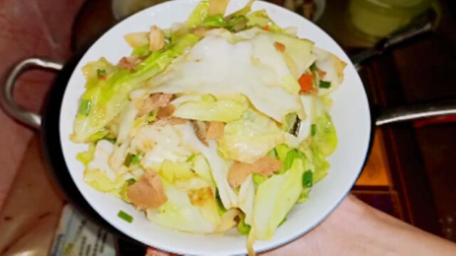 手撕莲花白炒肉,做法简单,好吃营养又下饭,大人小孩都喜欢