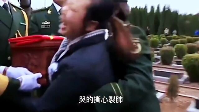 95后学霸放弃清华,投身国防,他为了救战友,壮烈牺牲,这才是我们该要崇拜的人民子弟兵,向英雄致敬