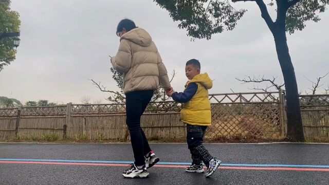 雨后的公园散步,感受空气的清新