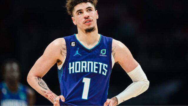 黄蜂官宣三球伤情遭遇右脚踝骨折 无对抗受伤倒地同样称：听到砰的一声