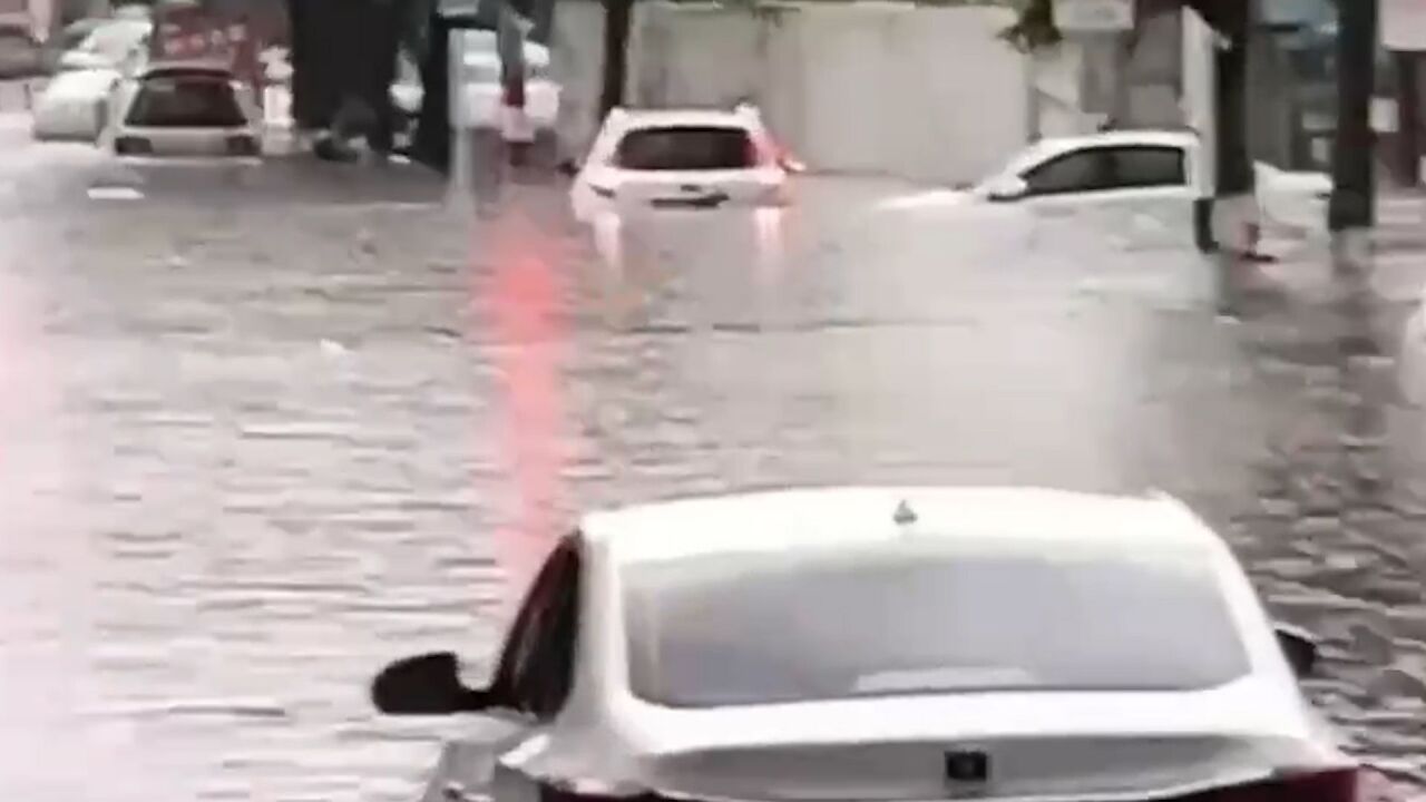 强雷电+强降水+大风!厦门多预警齐发 并升级发布全市“暴雨预警Ⅲ级”