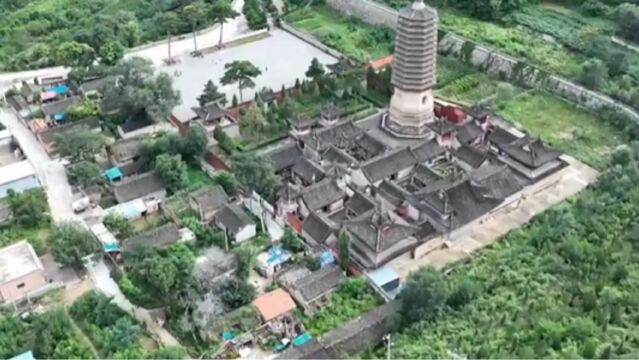 觉山寺有三大奇观,譬如玄鸟饶塔,塔井同高等,合称为“塔井三奇”