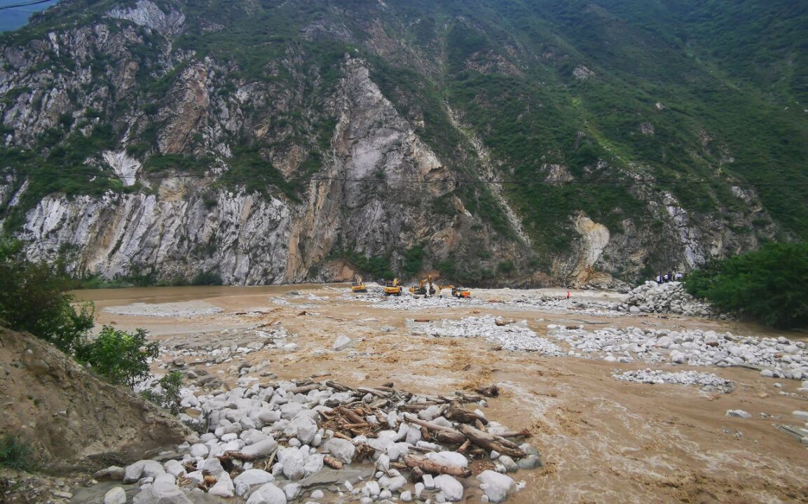 视频|中国安能在汶川连夜开展救援,共清理淤积体一万余立方米