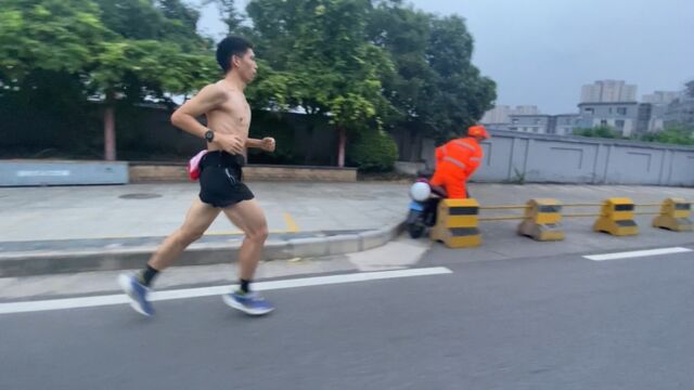 我们奔忙于人生海海,形色匆匆,续写着日月与光阴的短暂和永恒