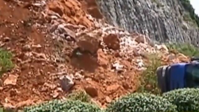 湖北宜昌兴山县突发山体岩石崩塌致7人死亡 当地迅速组织救援