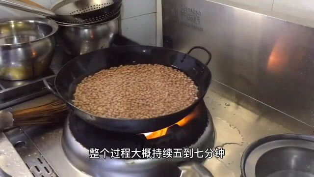 饭店大厨分享油炸花生米和挂霜花生米的做法与技巧,香甜酥脆易学