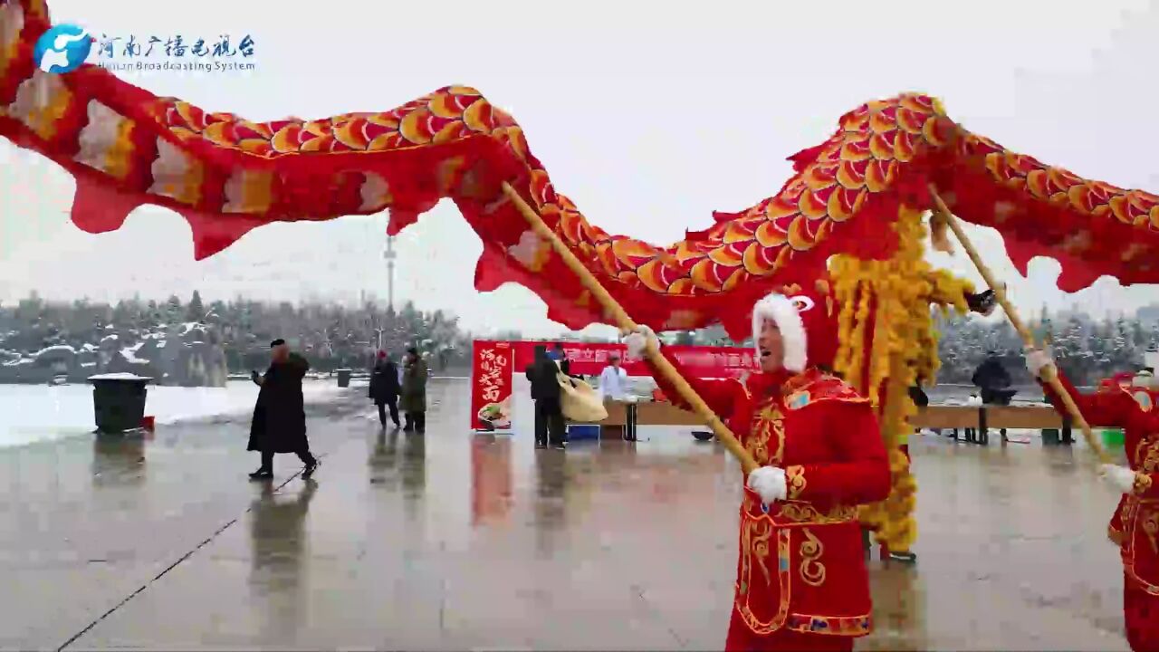 舞龙醒狮!黄河滩头现“龙图腾”身影