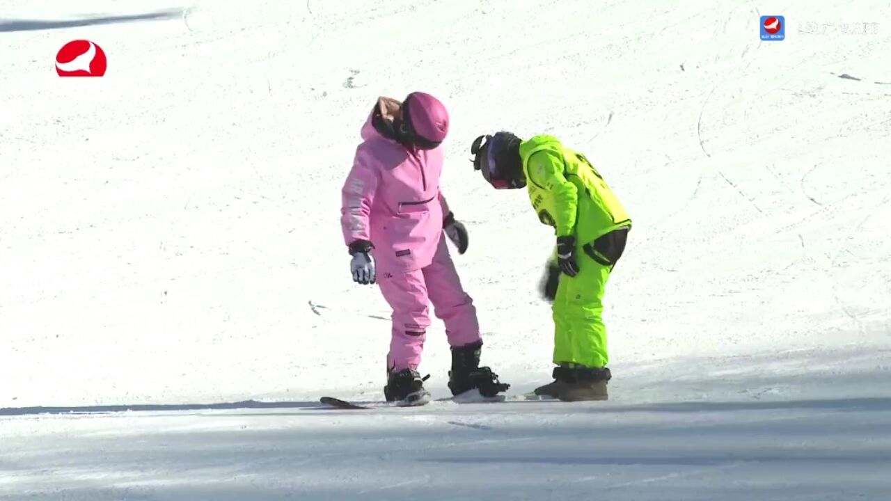 冰雪旅游火热 梦都美滑雪场吸引众多游客打卡体验