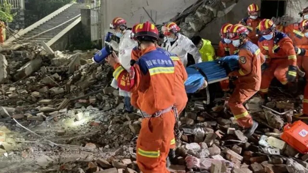 安徽铜陵市郊区大通镇居民楼坍塌事故已致4人死亡