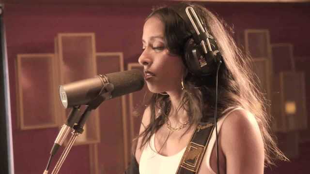 Anjulie  Mondays (Live Session)