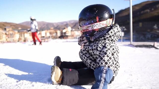 萌娃父母画滑雪思维导图 告诉你带1岁宝宝滑雪必需品