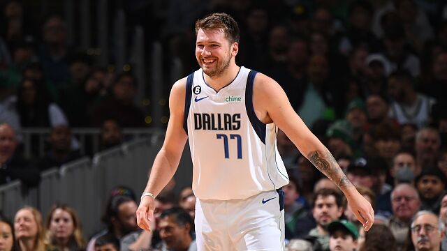 东契奇vs凯尔特人集锦 28投17中空砍全场最高42分8篮板9助攻
