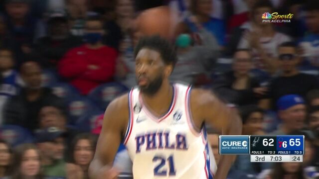 马克西假突真传再送空接 恩比德暴扣上瘾完成轰炸