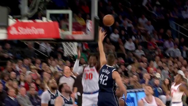 四两拨千斤！兰德尔生突克勒贝尔抛投打成2+1