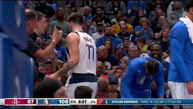 NBA常规赛：火箭vs独行侠第4节中文解说回放
