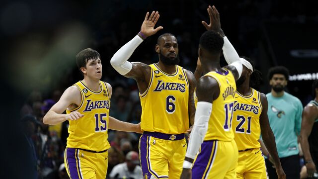 湖人121-115黄蜂 詹姆斯43+11+6携手托布18+15轻取两连胜