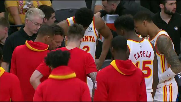 NBA常规赛：老鹰vs马刺第1节英文原声回放