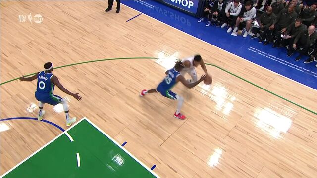 伍德强杀内线打进2+1 随后死亡封盖哈里斯