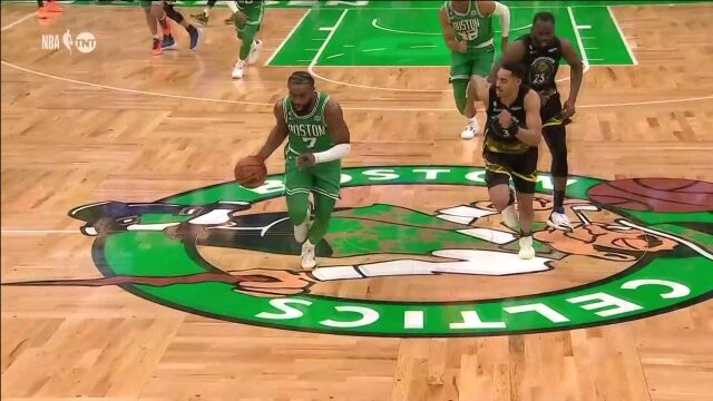 布朗抢断格林 反击暴扣单臂炸筐