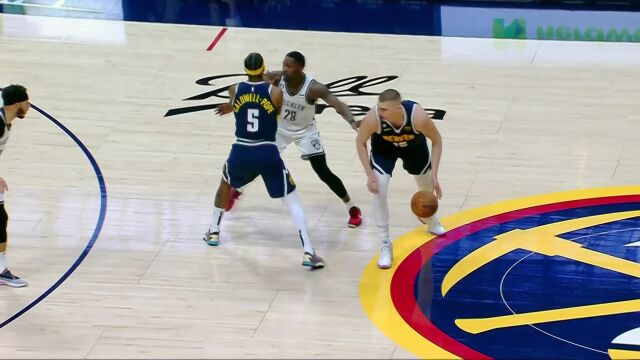 片叶不沾身！约基奇丝滑小转身轻松划过两人防守