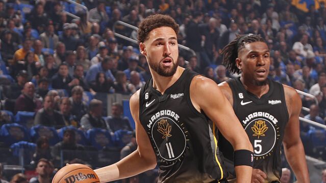 汤普森vs雄鹿集锦 22+3+3四记三分洞穿外线