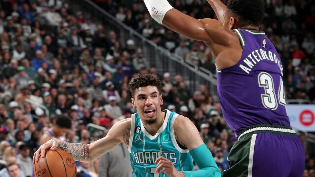 黄蜂138-109雄鹿 罗齐尔39+4携手鲍尔24+12助队大胜
