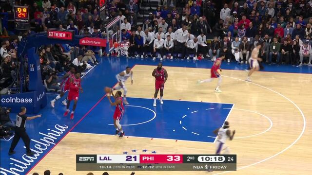 长驱直入直杀禁区 威少反击一条龙突破挑篮命中