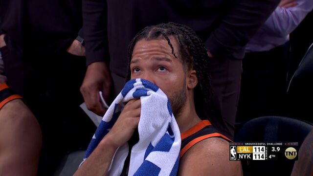 浓眉对布伦森进攻犯规 湖人教练挑战失败