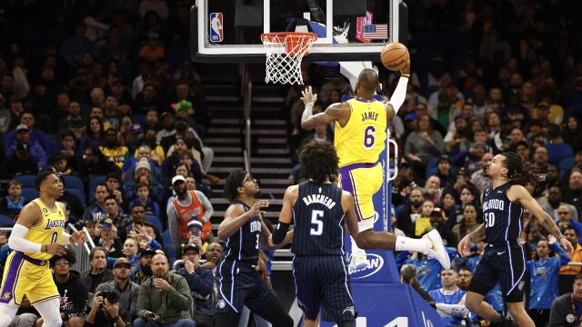 湖人129-110魔术 湖人客场轻取魔术止4连败