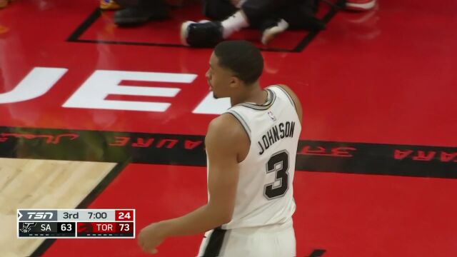 弹道无需修正 克尔登约翰逊三分正中靶心