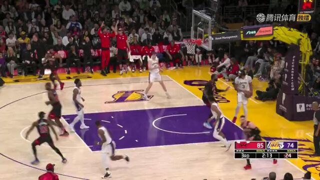 NBA常规赛：公牛vs湖人第3节英文原声回放