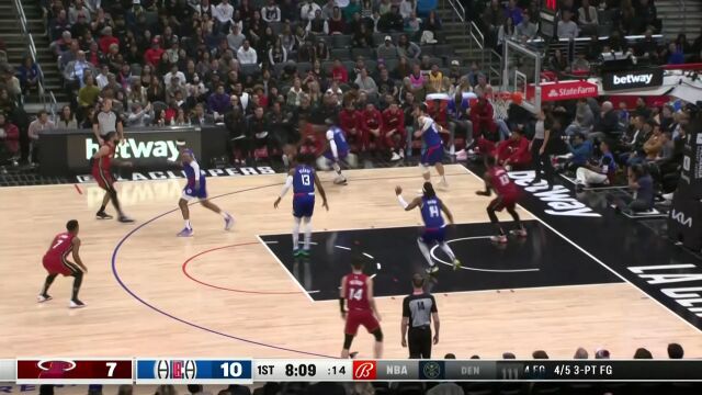 好一个单手劈扣！乔治抢断反击1打0任意虐筐