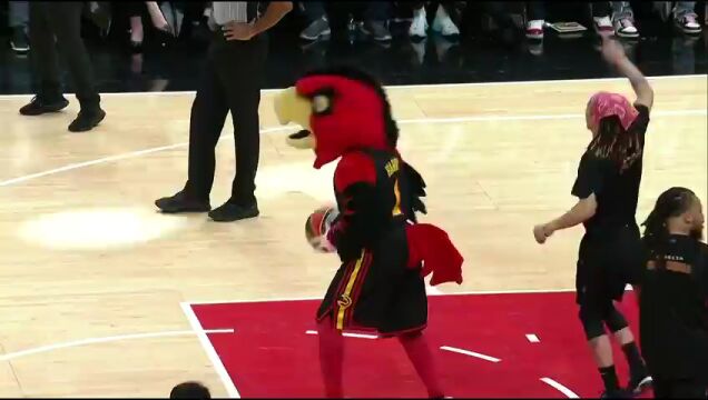 NBA常规赛：马刺vs老鹰第3节英文原声回放