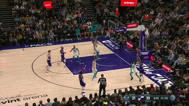 爵士多点开花三分连中 罗齐尔飚高难度进球予以回应