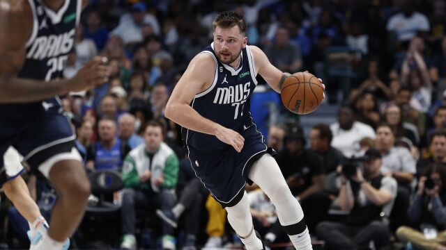 东契奇vs勇士集锦 空砍30+7+17假动作戏耍防守轻取内线