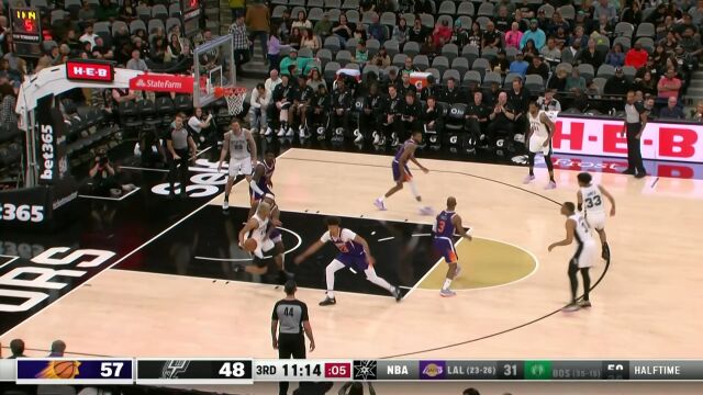 两攻一防气势如虹 艾顿先送暴扣克雷格再送封盖 卡梅隆-约翰逊反击再送暴扣