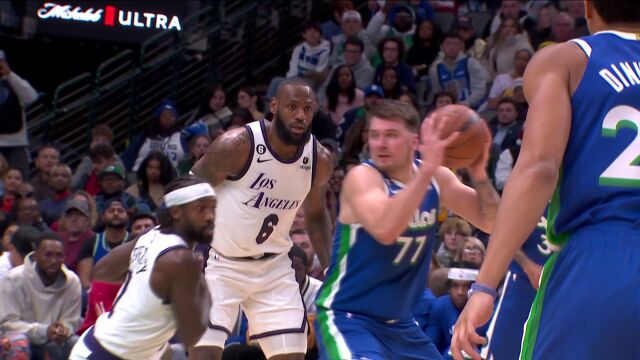 这就叫防不胜防 东契奇转身之后起跳滞空打进还要加罚