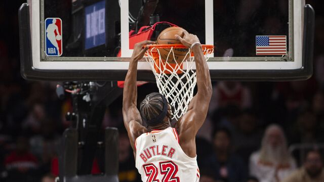 巴特勒vs老鹰集锦 连送霸气暴扣空砍34分
