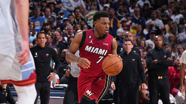 热火队总决赛十佳球：洛瑞超远三分反超比分 阿德巴约空接暴扣石破天