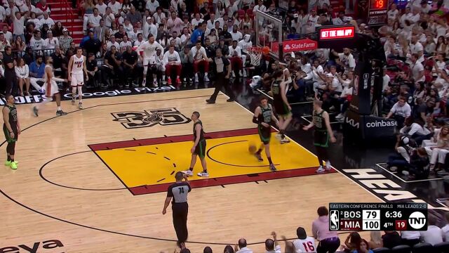 绿军防线四处漏风！文森特里突外投连砍5分扩大分差