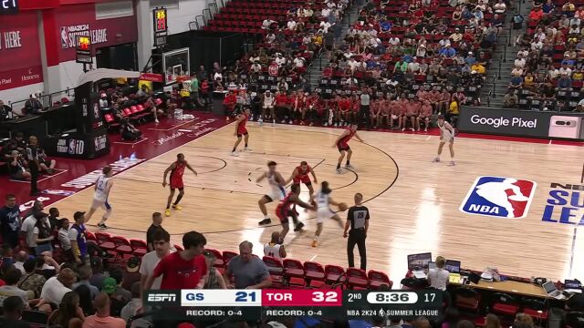 想象力极其丰富！ 戴维斯高难度妙传底线斯沃德三分稳稳命中